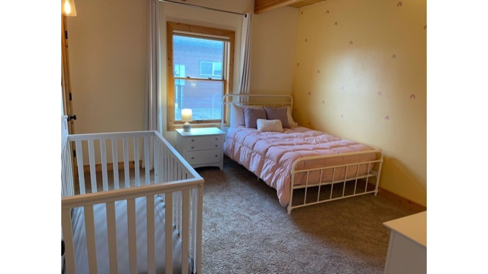 3 bedrooms, in-room safe, desk, free WiFi