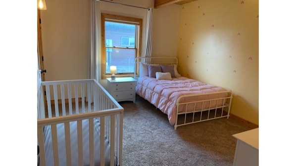 3 habitaciones, caja de seguridad en la habitación y escritorio 
