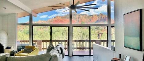 Smart TV, libros, estéreo y impresora