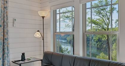 Lake View Country Cabin at Bear Bluff Retreat