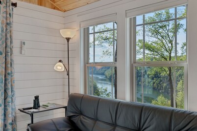 Lake View Country Cabin at Bear Bluff Retreat