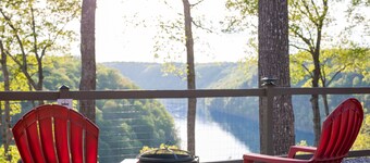 Lake View Country Cabin at Bear Bluff Retreat