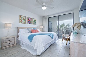 3 bedrooms, iron/ironing board, travel crib, free WiFi - Beachfront 2nd Floor Condo - Large Deck - Walk to Pool & Beach - Family Friendly (Orange Beach)