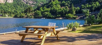 Awesome home in Farsund with WiFi