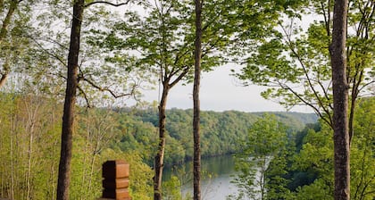 Lake View Nature Cabin at Bear Bluff Retreat