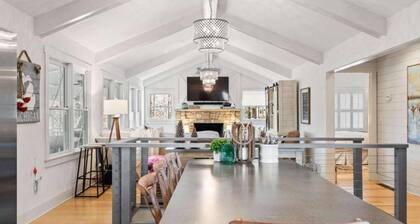 Lakefront with 2-Tier Dock & Jet Ski Dock, Boat Lift, Pool Table, Kayaks, Tubes