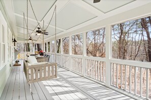 Terrace/patio - Lakefront with 2-Tier Dock & Jet Ski Dock, Boat Lift, Pool Table, Kayaks, Tubes (Dawsonville)