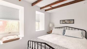 3 bedrooms, iron/ironing board, travel crib, WiFi (free)