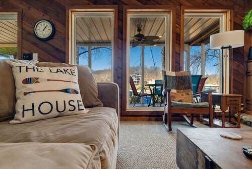Sunset Hollow - Lakefront MM22 near dining/attractions - bring the whole family!