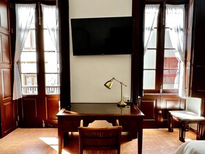 Design Triple Room, Balcony, City View | Iron/ironing board, travel crib, free WiFi, bed sheets - Santa Ana Suite & Rooms (Las Palmas de Gran Canaria)