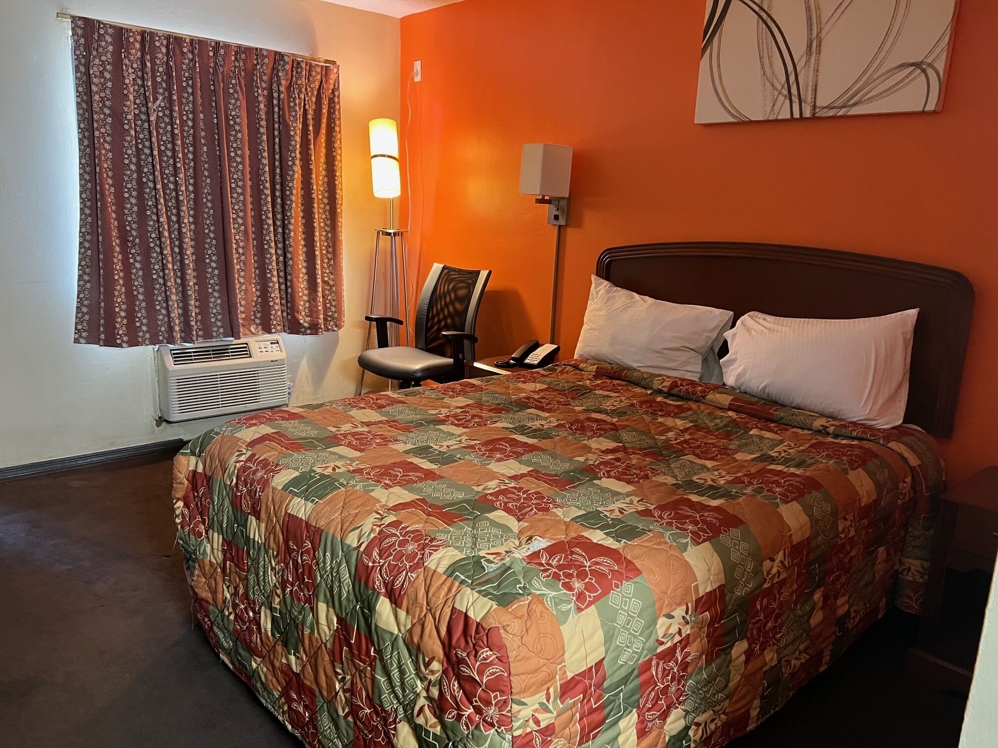 Enkeltrom | Skrivebord og wi-fi (inkludert)