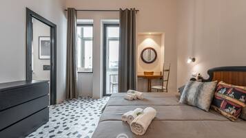 1 Schlafzimmer, Schreibtisch, schallisolierte Zimmer