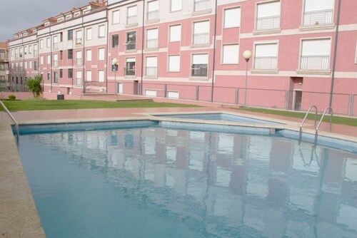 Disconnectaengalicia La Perla Premium, swimming pool and parking