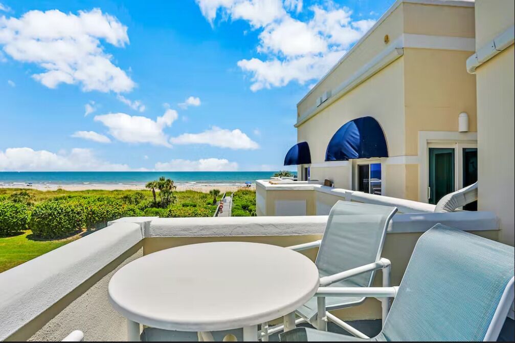 Royal Sunrise Condo w/ Private Balcony & Beach Access