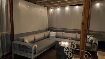 TV, fireplace, stereo