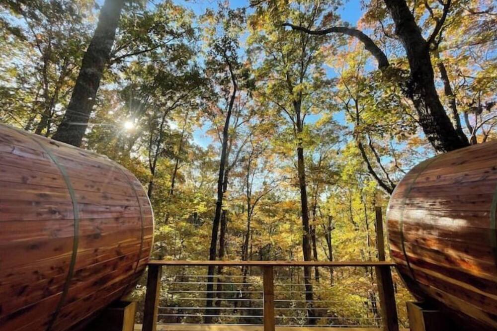 Family & Pet Friendly Treehouse with Amazing Views