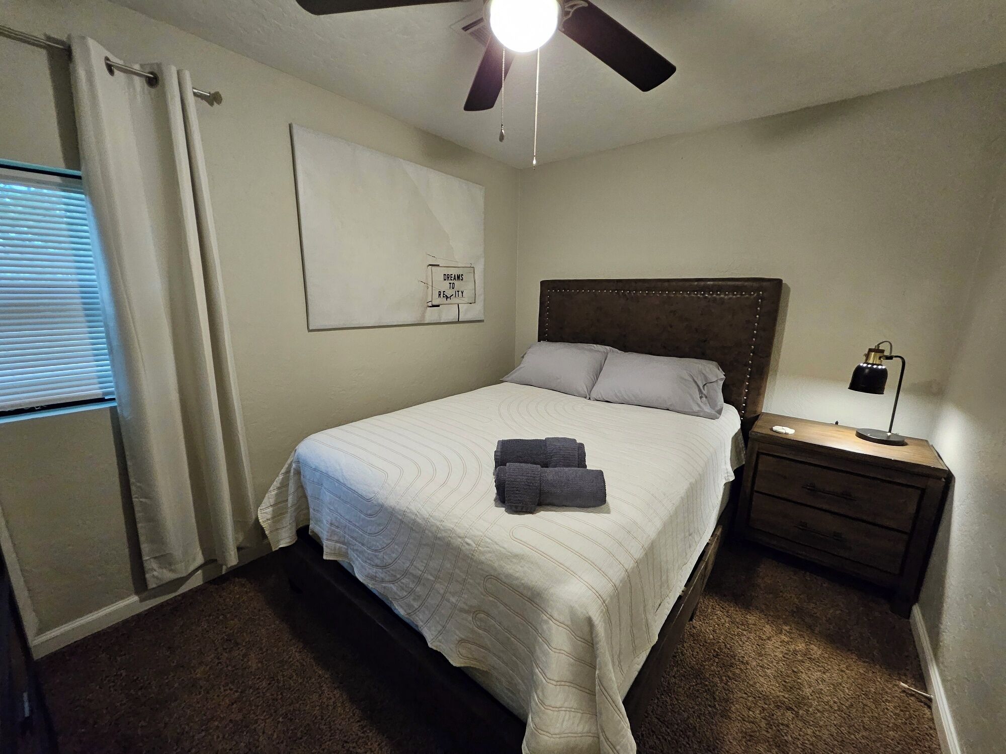 3 Schlafzimmer, Schreibtisch, Bügeleisen/Bügelbrett, Reisekinderbett