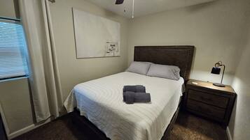 3 Schlafzimmer, Schreibtisch, Bügeleisen/Bügelbrett, Reisekinderbett