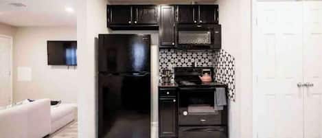 Kühlschrank, Mikrowelle, Ofen, Herdplatte