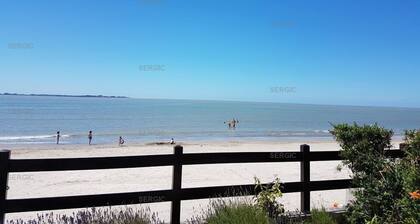 AVOCETTES 1 Bel appartement en front de mer