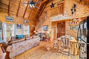 Televisión, chimenea, videojuegos, reproductor de DVD