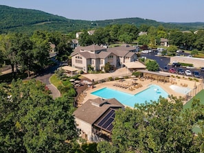 Pool - Hadley's Place ·   Pools, Hot Tub, Golf, Pickleball, Pointe Royale (Branson)