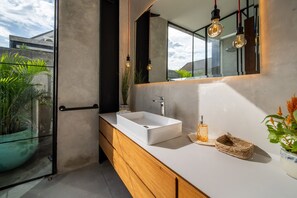 Bathtub, hair dryer, towels
