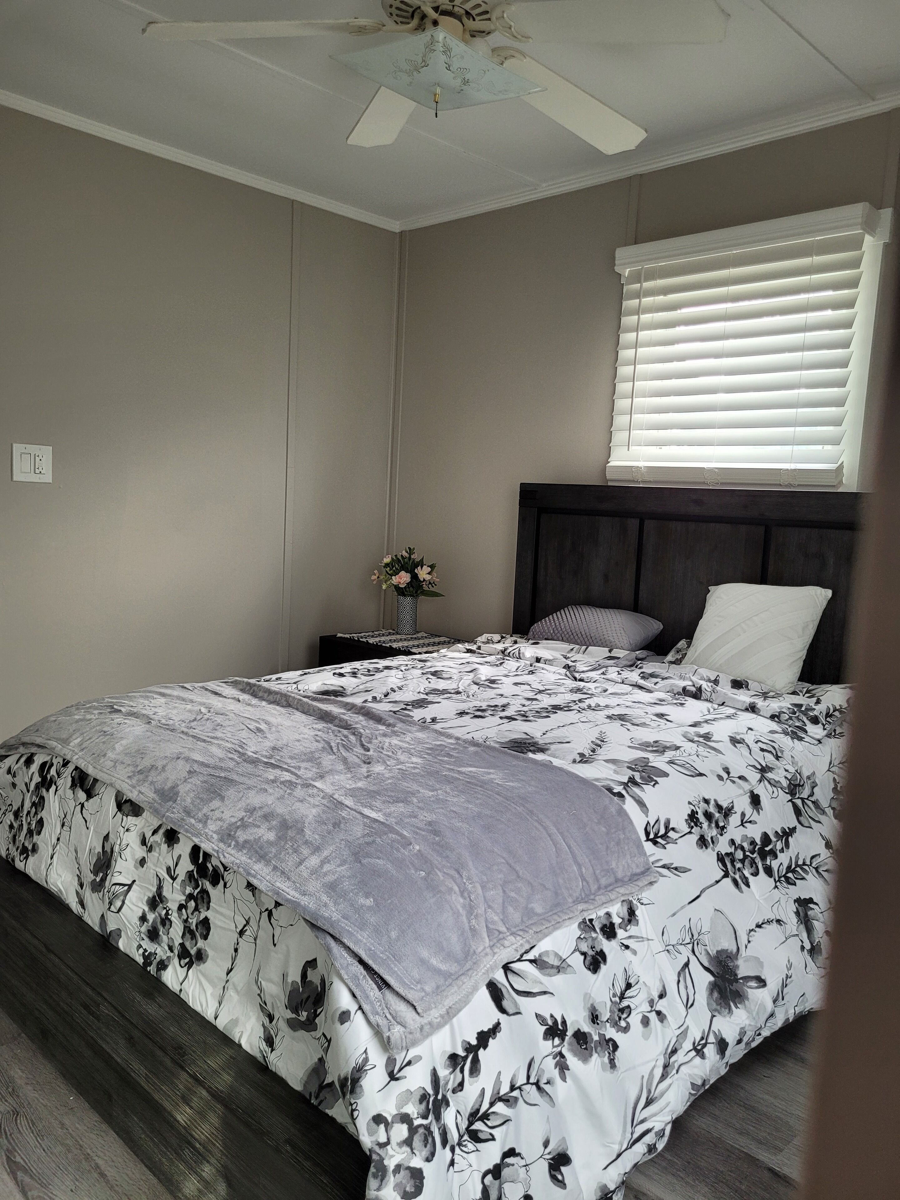 Beautiful Home (Upper)- 1 Block from Beach and Boardwalk - Brand New Renovation