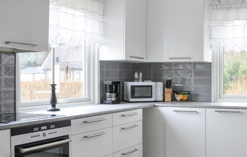 Stunning home in Ed with kitchen