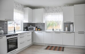 Geladeira, lava-louças, cafeteira/chaleira