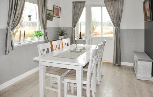 Stunning home in Ed with kitchen