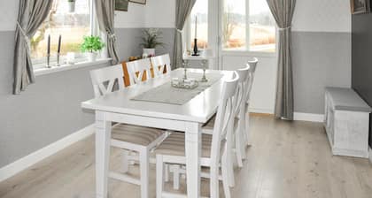 Stunning home in Ed with kitchen