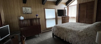 Wiseman Cottage on Hubbard Lake