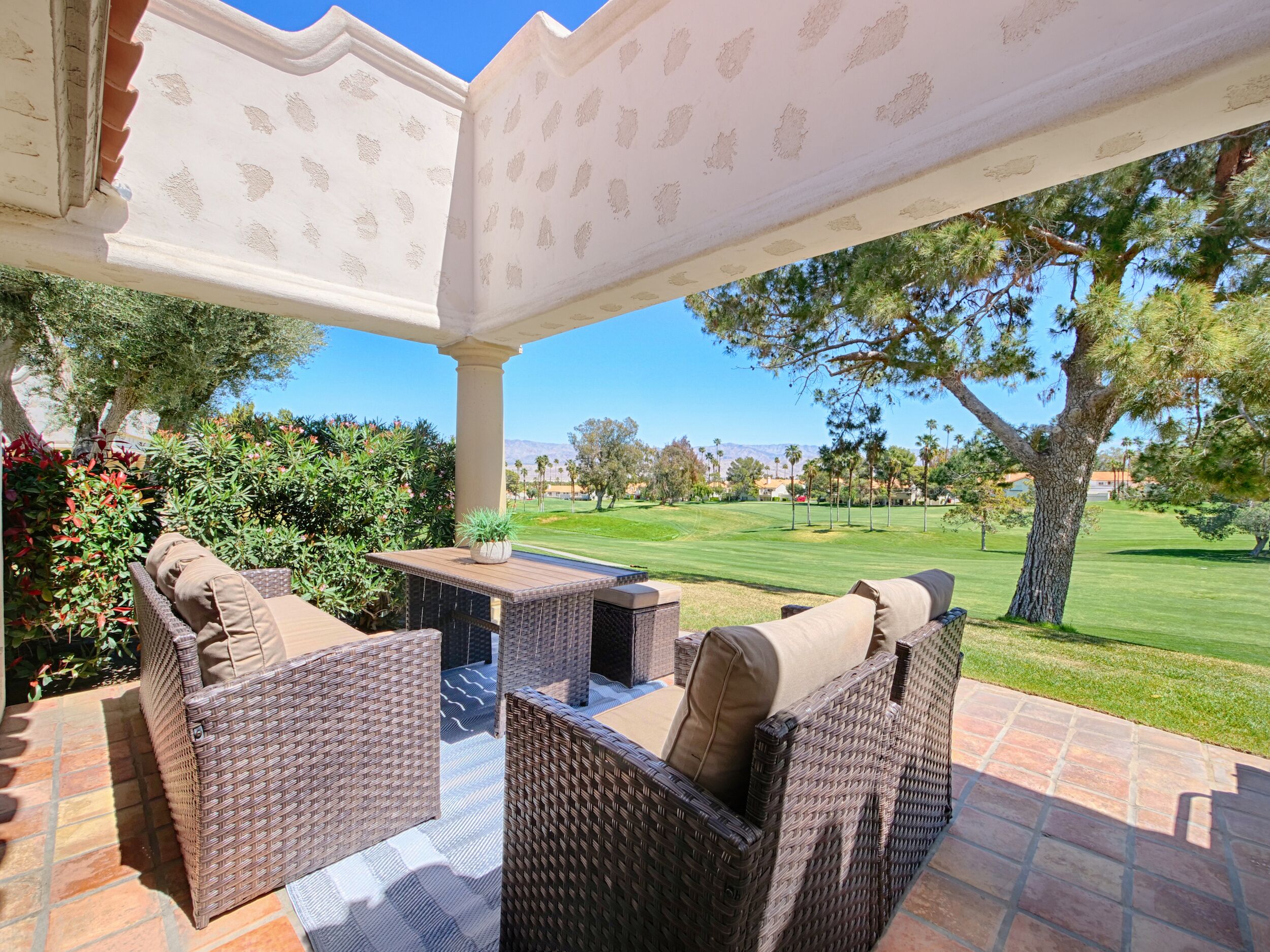 Chic & Elegant Golf Course Condo