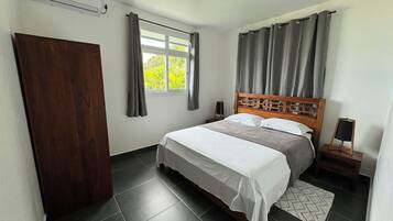 2 bedrooms, iron/ironing board, travel cot, free WiFi