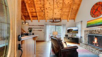 Tv, pejs, bordfodbold, bøger