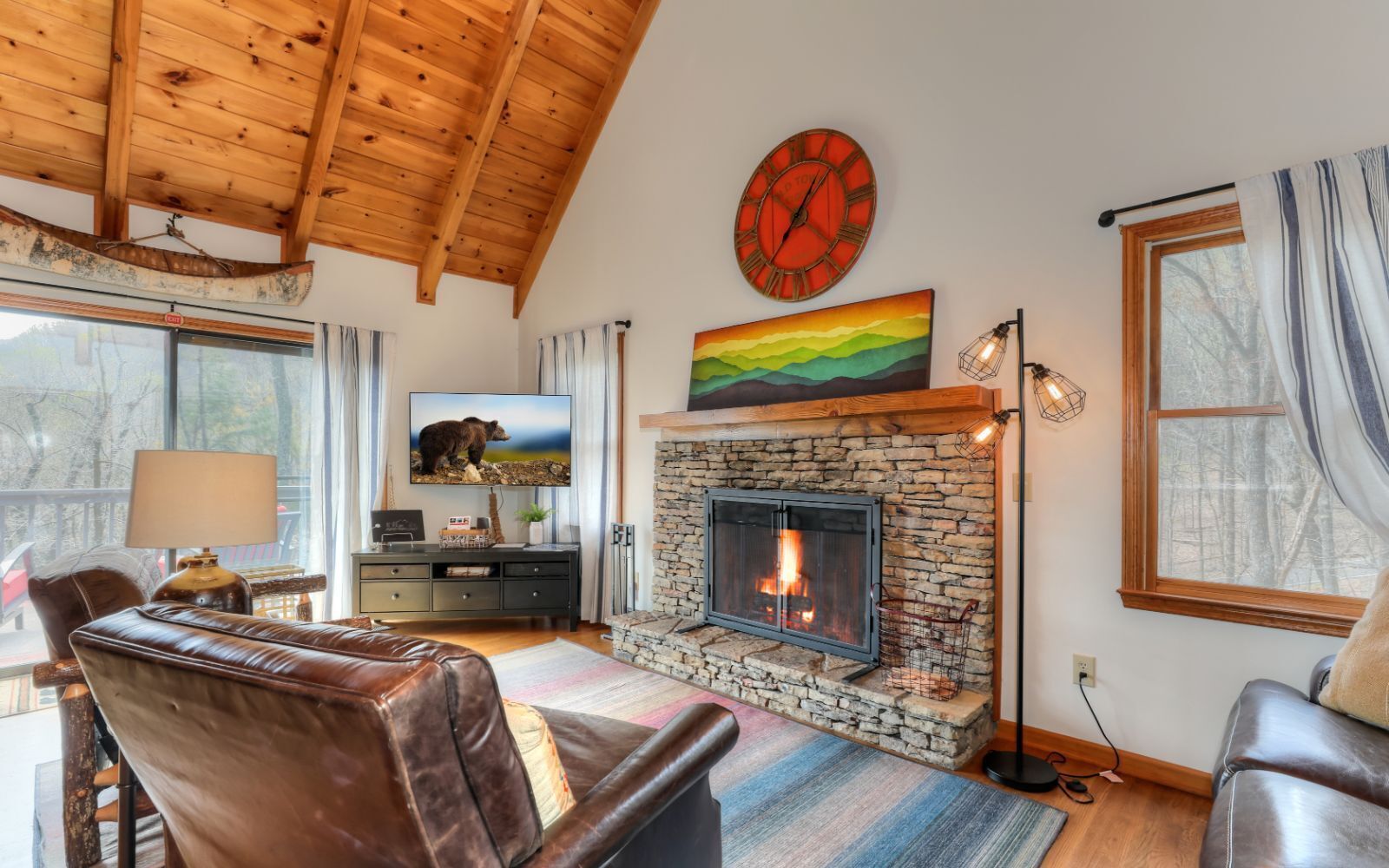 Wanderer's Den - Peaceful mountain views, Wifi, and homey comforts!