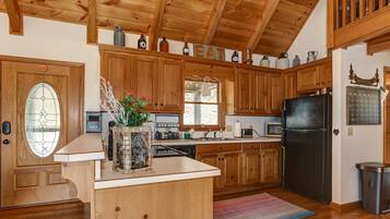 Fridge, oven, stovetop, cookware/dishes/utensils