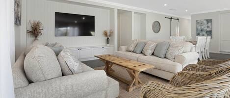 Smart TV, DVD player
