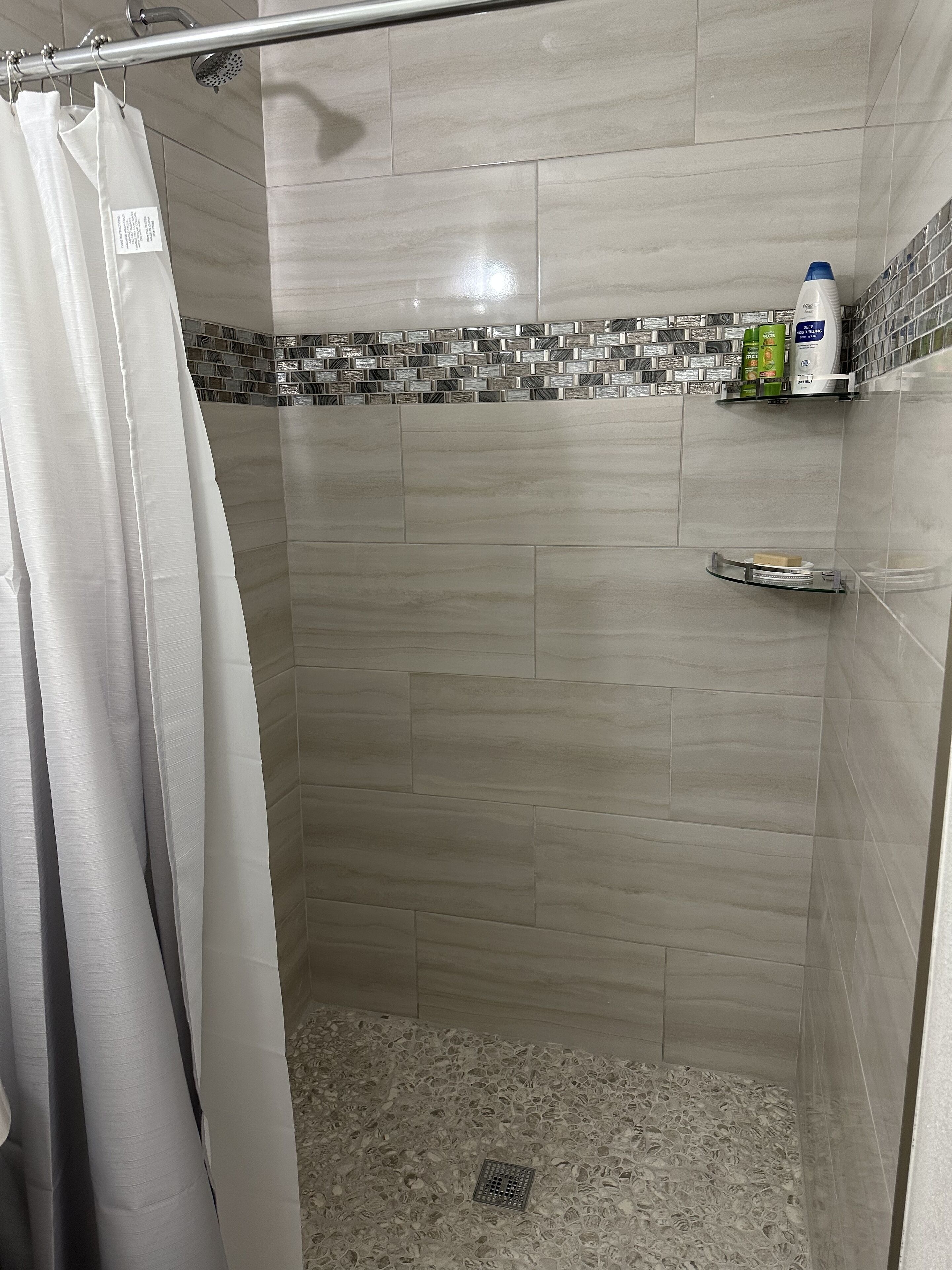 Beautiful room with kitchen and bathroom and private entrance