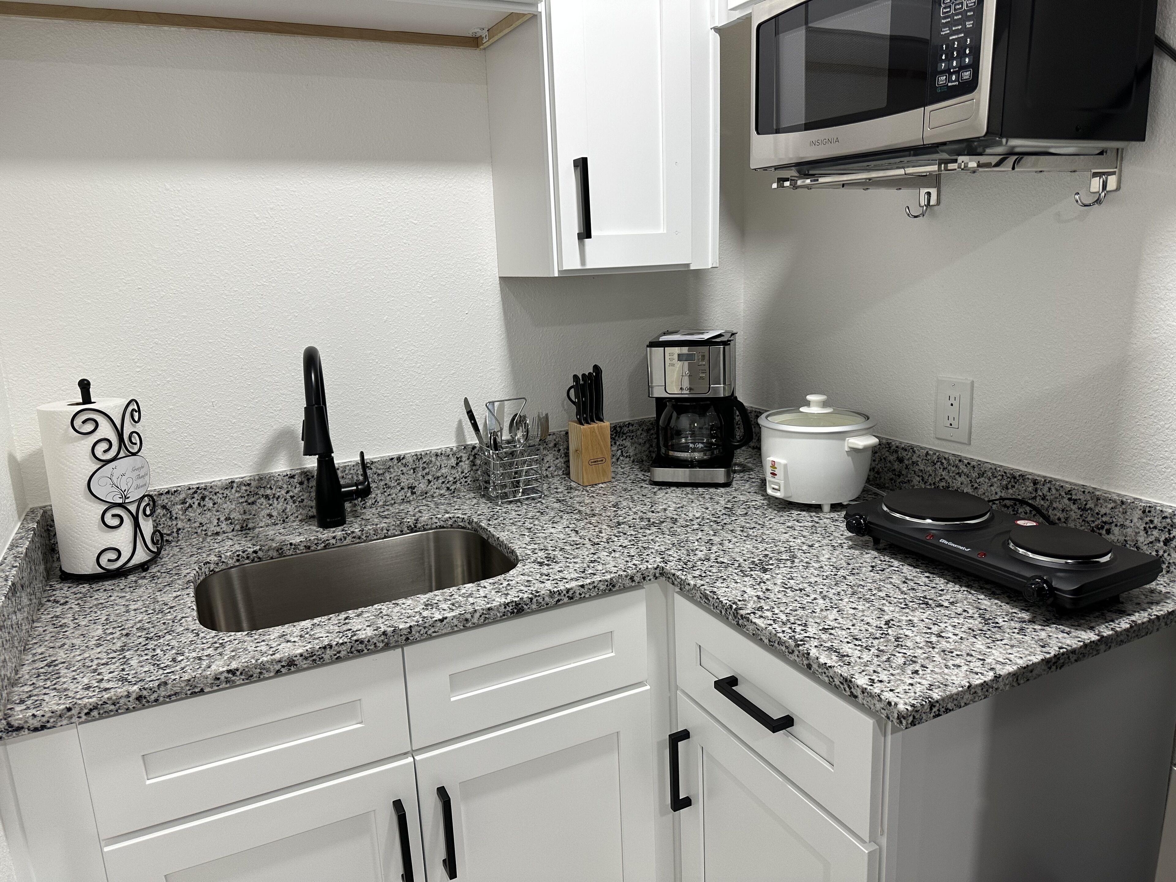 Beautiful room with kitchen and bathroom and private entrance