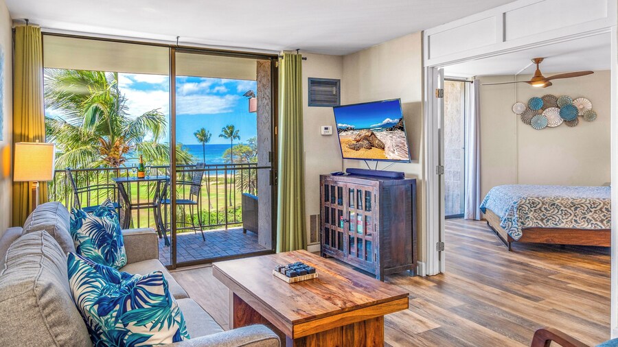 Refined Oceanfront Vistas