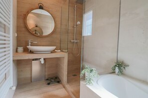 Badewanne, Haartrockner