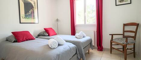3 bedrooms, iron/ironing board, free WiFi, bed sheets