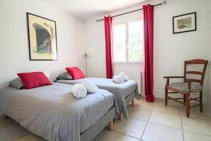 3 bedrooms, iron/ironing board, free WiFi, bed sheets