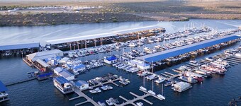 Sun, Fun, Hot Pool Sleeps 8, Workspace and Play!