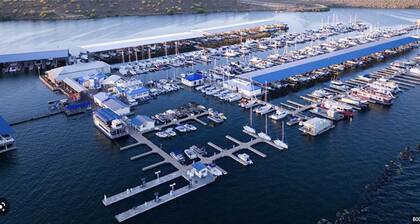 Sun, Fun, Hot Pool Sleeps 8, Workspace and Play!