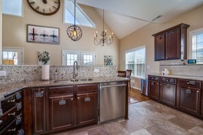 Fridge, microwave, oven, stovetop - Chandler House | Amazing views, minutes to DuPont State Park and Downtown Brevard (Penrose)