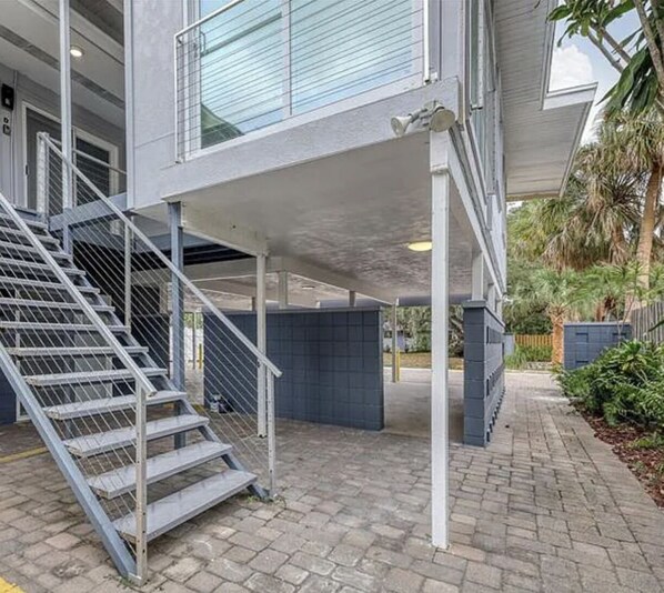 Exterior - 1st floor apt A. 1 mile from waterfront and downtown. Just 2 miles from beach! (Sarasota)