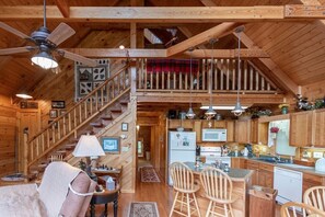 Smart-TV, Kamin, Bücher